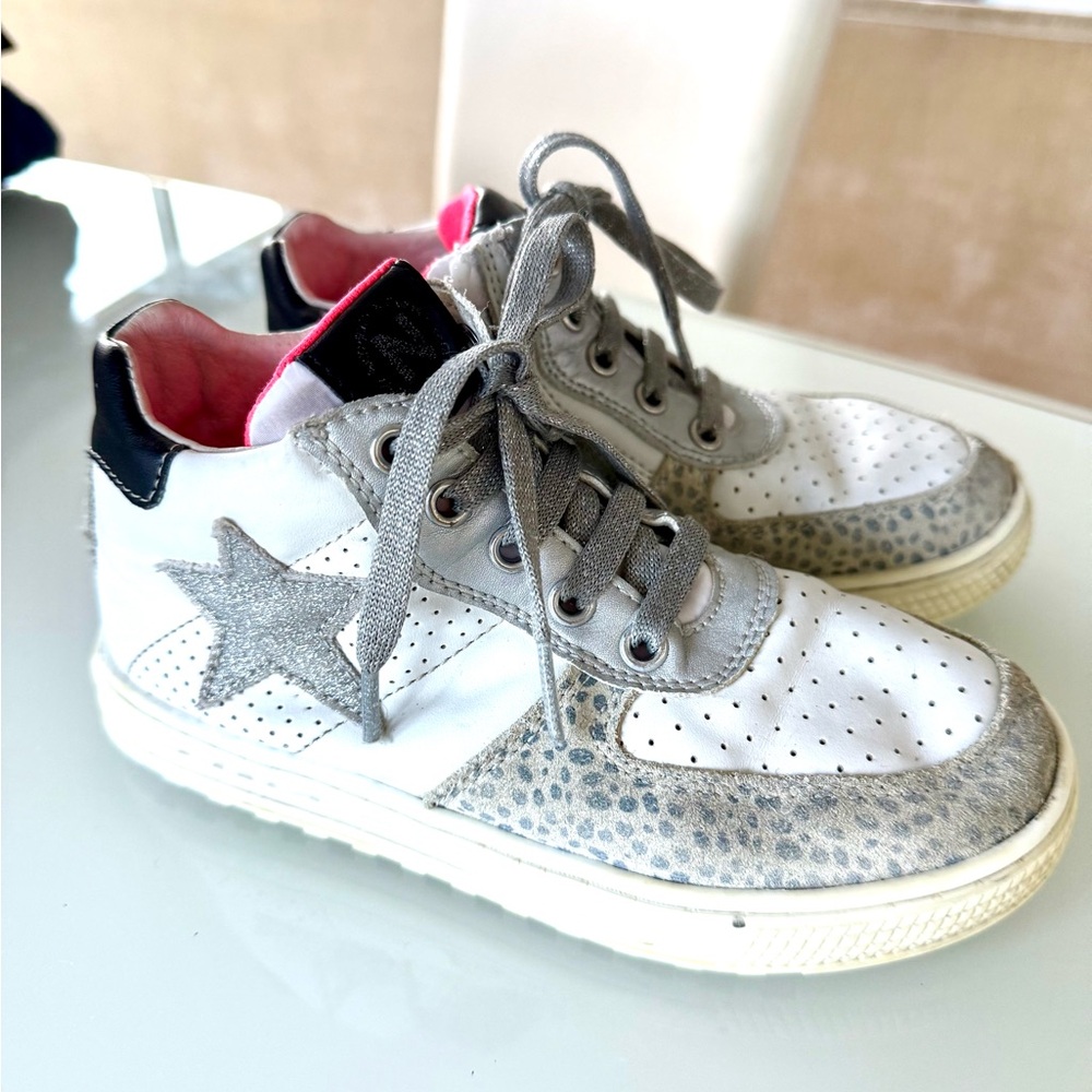 Naturino White and Gray Kids Sneakers with Star. EU size 30